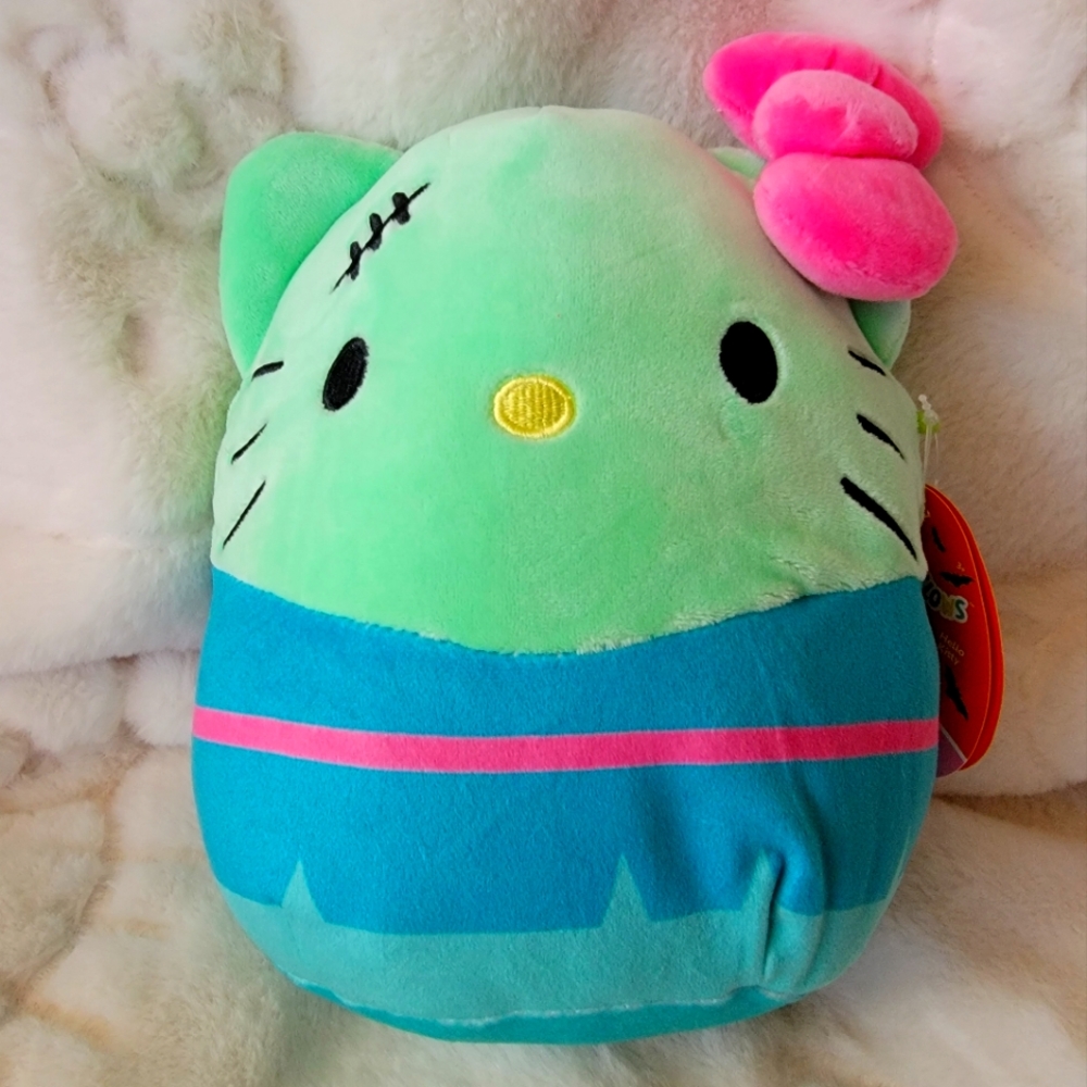 Halloween Hello Kitty squishmallow